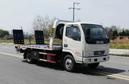 東風(fēng)多利卡藍牌1拖2清障車專威牌HTW5040TQZPE型平板清障車