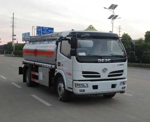 東風(fēng)多利卡9.5立方油罐車